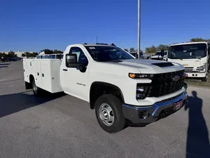 new 2025 CHEVROLET